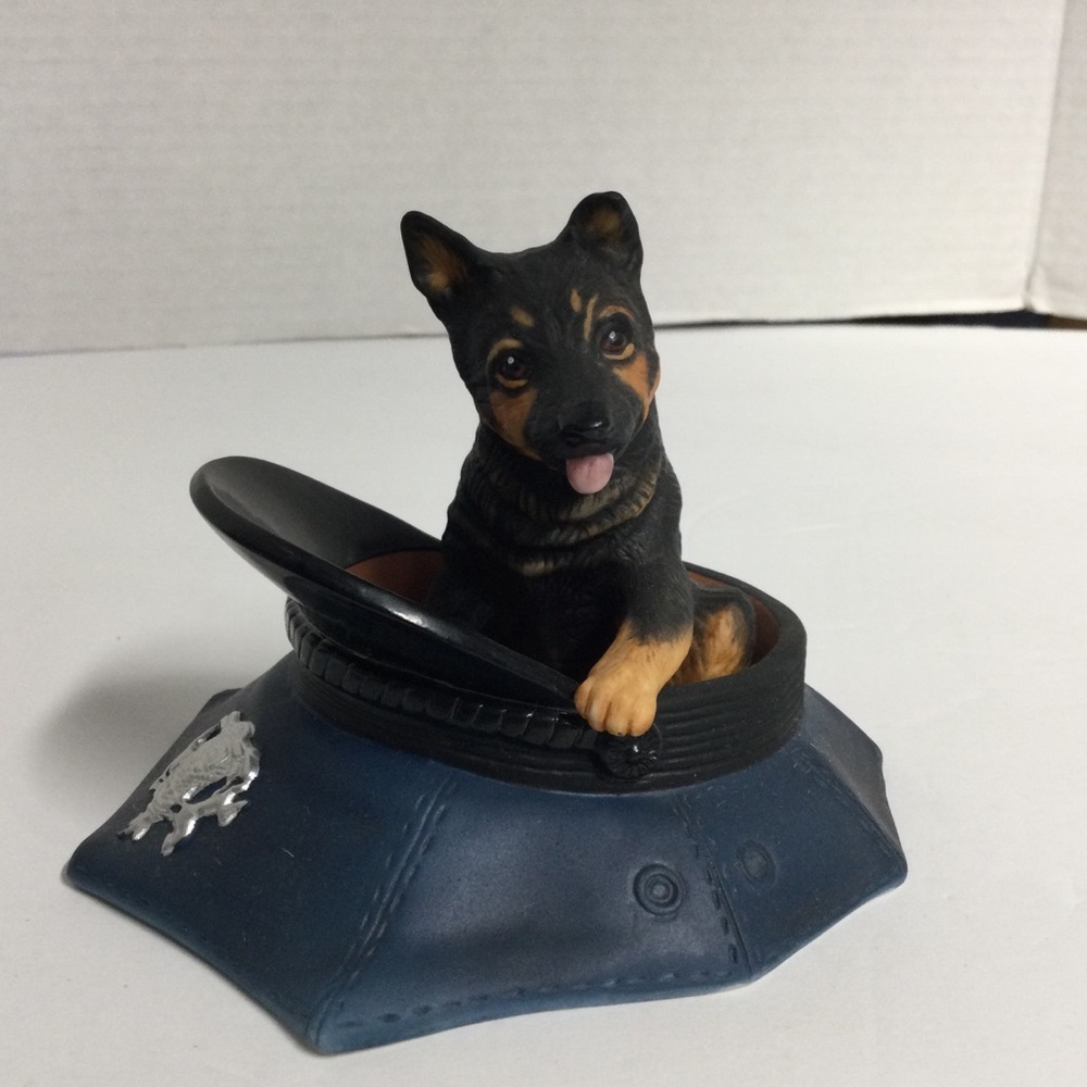 Princeton Gallery VTG 1992 German Shepard Pup sitting in Police Hat Figurine
